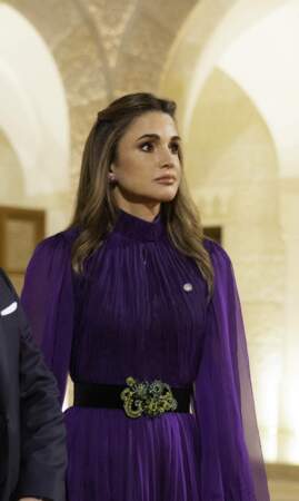 La reine Rania de Jordanie au Banquet d'état à Amman en l'honneur de la visite du couple royal suédois en Jordanie le 15 novembre 2022.