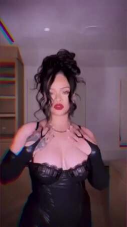 Rihanna sexy pour sa marque de lingerie Savage X Fenty, le 22 novembre 2022.