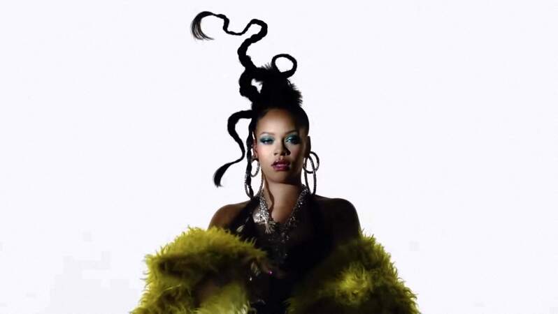Rihanna le 12 février 2023, lors de sa vidéo promotion pour son show prévu à la mi-temps du Super Bowl.