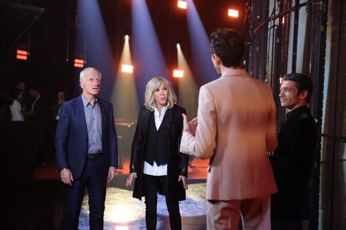 Brigitte Macron adopte le combo noir et blanc dans les backstage de l'enregistrement de l'émission "Le gala des Pièces Jaunes, le 25 janvier 2023 