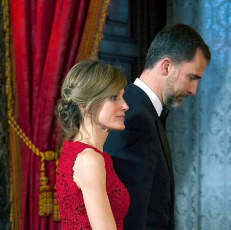 Letizia d'Espagne et son chignon tressé au dîner de Gala au Palais Royal à Madrid 