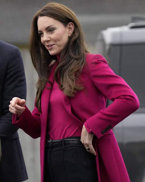 Kate Middleton est élégante avec un pantalon de costume taille basse signé Jigsaw à Windsor, le 26 janvier 2023