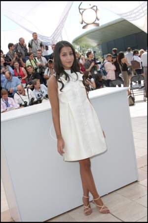 Leïla Bekhti en robe midi blanche au Festival de Cannes en 2009 