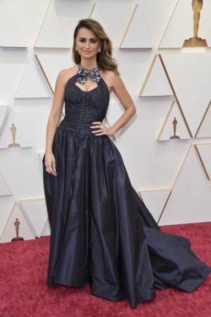 Penélope Cruz en robe volumineuse Chanel à la cérémonie des Oscars à Los Angeles en 2022
