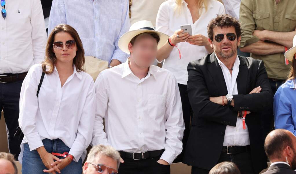 Patrick Bruel avec son fils Léon, et sa dernière compagne en date, Clémence, à Roland-Garros en juin 2022