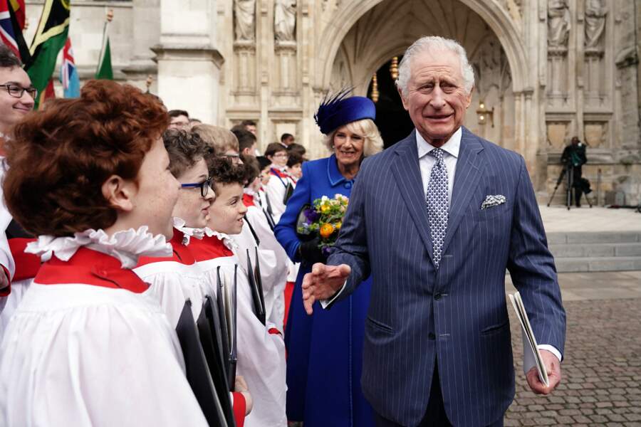 Le roi Charles III salue la foule après le service annuel du Commonwealth Day à l'Abbaye de Westminster, le lundi 13 mars 2023