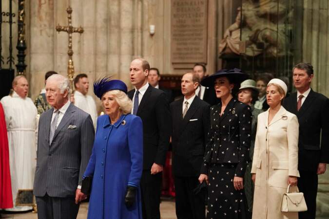 Le roi Charles III entouré de son épouse Camilla Parker Bowles, le prince William et Kate Middleton lors du service interreligieux pour le Commonwealth Day, le lundi 13 mars 2023
