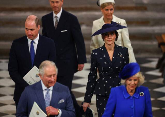 Le roi Charles III, la reine consort Camilla Parker Bowles, le prince William et Kate Middleton font leur entrée dans l'Abbaye de Westminster, le lundi 13 mars 2023