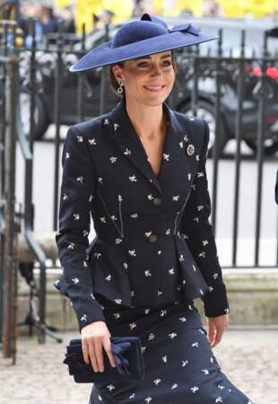Kate Middleton rivalise d'élégance dans un tailleur bleu marine à l'imprimé fleuri lors de la célébration annuelle du Commonwealth, le lundi 13 mars 2023