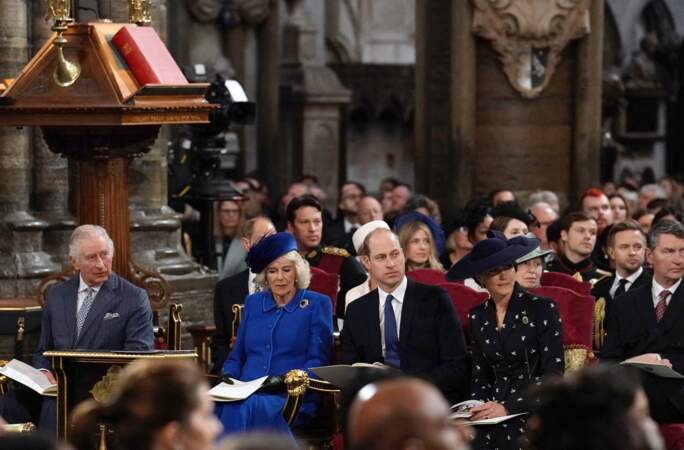 Le roi Charles III au premier rang de l'Abbaye de Westminster aux côtés de son épouse Camilla Parker Bowles, le prince William et Kate Middleton pour suivre le service annuel du Commonwealth Day, le lundi 13 mars 2023