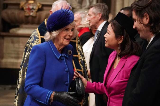 La reine consort Camilla Parker Bowles a misé sur un manteau long bleu roi pour assister au service annuel du Commonwealth Day, le lundi 13 mars 2023