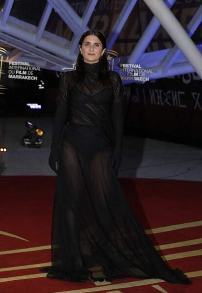 Géraldine Nakache suit la tendance mode du moment : " le no pants". Pour cela, elle dévoile sa lingerie sous une robe transparente au Palais des Congrès à Marrakech, le 19 novembre 2022