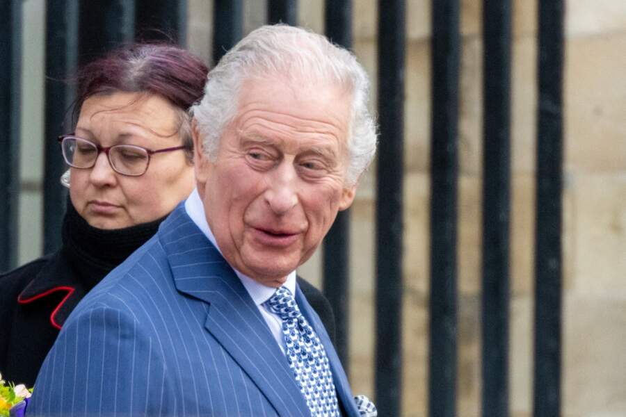 Le roi Charles III d'Angleterre enfile un costume rayé lors du Commonwealth Day à l'abbaye de Westminster à Londres, le lundi 13 mars