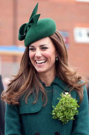 Kate Middleton rejoint la cérémonie de la Saint-Patrick  vêtue de vert à Aldershot, le 17 mars 2014