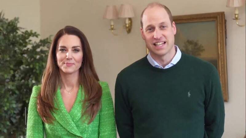 En pleine période de Covid-19, Kate Middleton en veste Zara et le prince William souhaitent une Joyeuse Saint-Patrick en visioconférence aux Irlandais, le 17 mars 2021