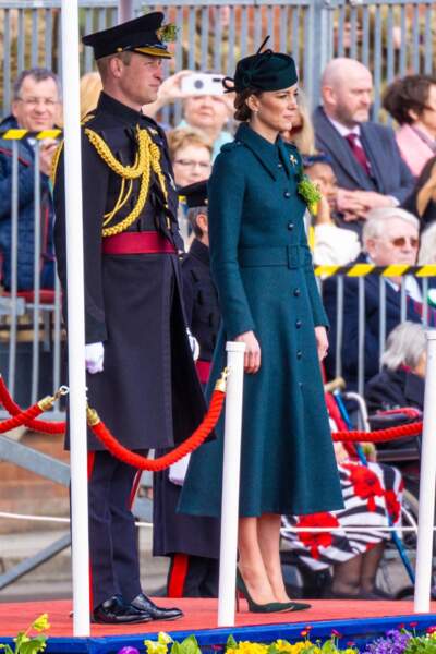 Le prince William et Kate Middleton visitent le 1er bataillon d'Irish Guards à l'occasion de la parade de la Saint Patrick à Aldershot, le 17 mars 2022