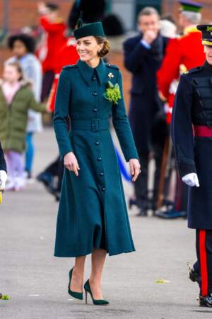 Kate Middleton et son manteau long émeraude Laura Green le jour de la Saint-Patrick, le 17 mars 2022 