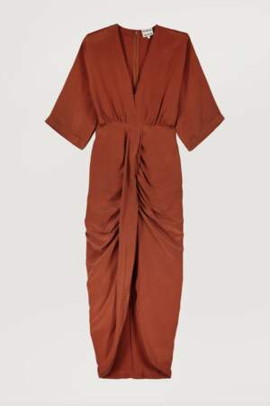 Robe longue en crêpe de soie lavé
Encolure V plongeant, Valentine Gauthier, 460€