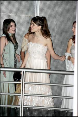 Charlotte Casiraghi et sa robe bustier Chanel pour assister au Bal de la Rose à Monaco en 2006