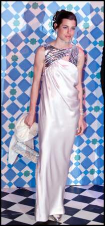 Charlotte Casiraghi choisit une robe satinée au Bal de la Rose à Monaco en 2010