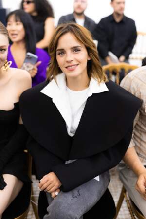 Emma Watson et son carré wavy au front row du défilé Haute-Couture Schiaparelli - collection automne-hiver 2022-2023 