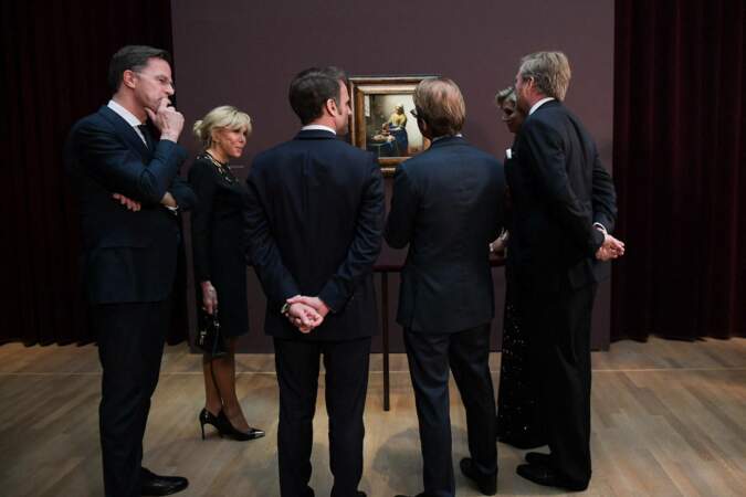 Brigitte Macron et son chignon coiffé/décoiffé lors d'une visite culturelle au musée Rijksmuseum à Amsterdam, le 12 avril 2023 