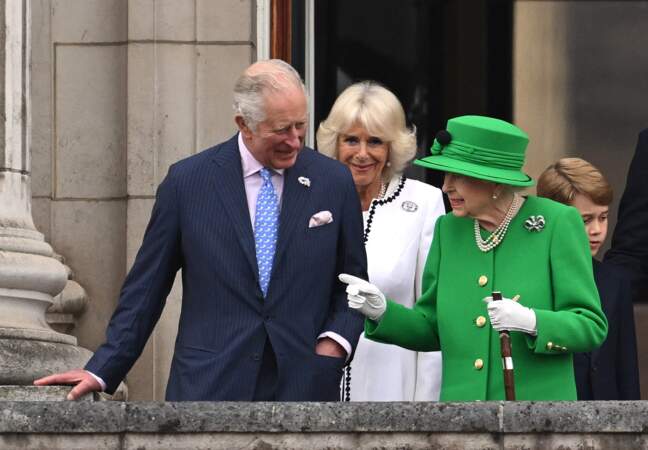 Le prince Charles, Camilla Parker Bowles et Elizabeth II, au balcon de Buckingham Palace, lors du jubilé de platine de la reine, à Londres, le 5 juin 2022.
