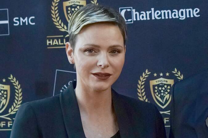 Charlene de Monaco choisit un rouge à lèvres sombre pour la soirée "Hall of Fame" du RC Toulon à Toulon, le 18 avril 2023