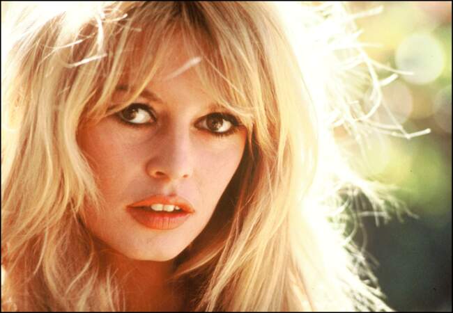 La frange mythique de Brigitte Bardot dans le film "Pout is Back"