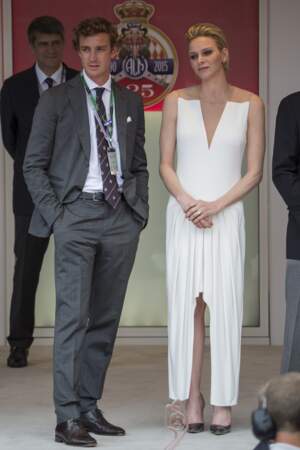 Charlene de Monaco attire tous les regards vers elle avec cette superbe robe fendue Akris au Grand Prix de Formule 1 à Monaco en 2015 