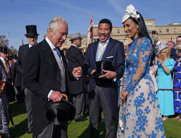 Le roi Charles III reçoit le chanteur Lionel Ritchie à sa garden party, le 3 mai 2023