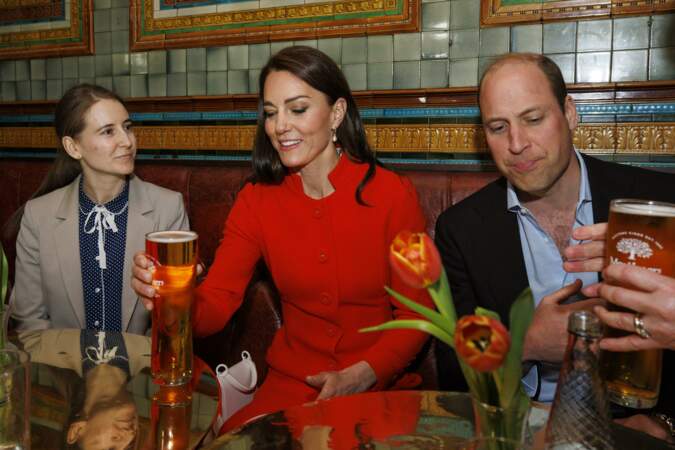 Le prince William et Kate Middleton  en toute décontraction dans un pub de Londres, le 4 mai 2023