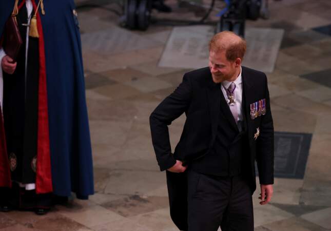 Le prince Harry assiste seul à la cérémonie de couronnement, à l'abbaye de Westminster, à Londres, le samedi 6 mai 2023.  