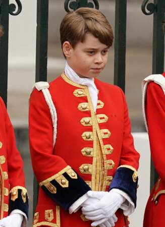 Le prince George est apparu très sérieux et concentré lors de la cérémonie de couronnement du roi Charles III, à l'abbaye de Westminster de Londres, le 6 mai 2023.
