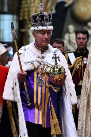 Le roi Charles III à sa sortie de la cérémonie de couronnement, à l'abbaye de Westminster, à Londres, le samedi 6 mai 2023.