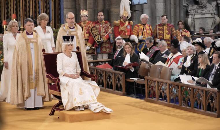 La reine Camilla lors de la cérémonie de couronnement du roi Charles III, à l'abbaye de Westminster, à Londres, le samedi 6 mai 2023.