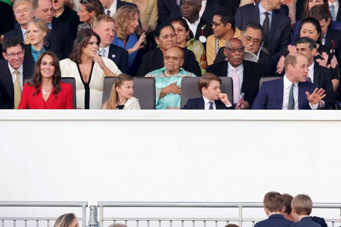 Kate Middleton, le prince William et leurs deux aînés George et Charlotte au concert du couronnement de Charles III et Camilla dans les jardins du château de Windsor.