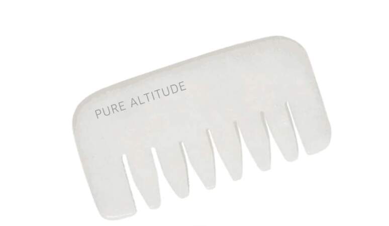 Peigne de Massage en jade blanc, Pure Altitude, 62€, pure-altitude.com