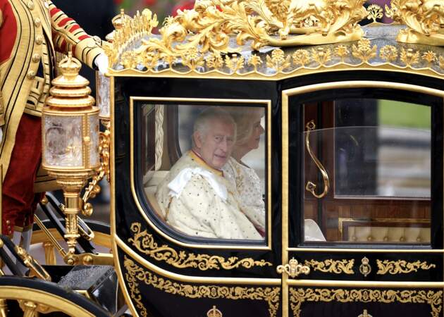 Le roi Charles III et la reine Camilla se rendent à l'abbaye de Westminster, à Londres, le 6 mai 2023.