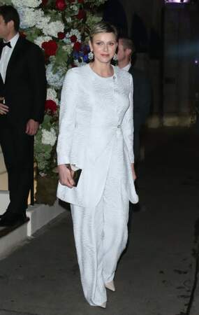 Charlene de Monaco opte pour un monochrome de blanc à Londres, le 5 mai 2023