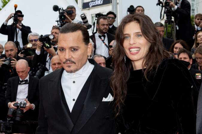 Johnny Depp, Maïwenn Le Besco - Montée des marches du film « Jeanne du Barry » pour la cérémonie d’ouverture du 76ème Festival International du Film de Cannes, au Palais des Festivals à Cannes. Le 16 mai 2023