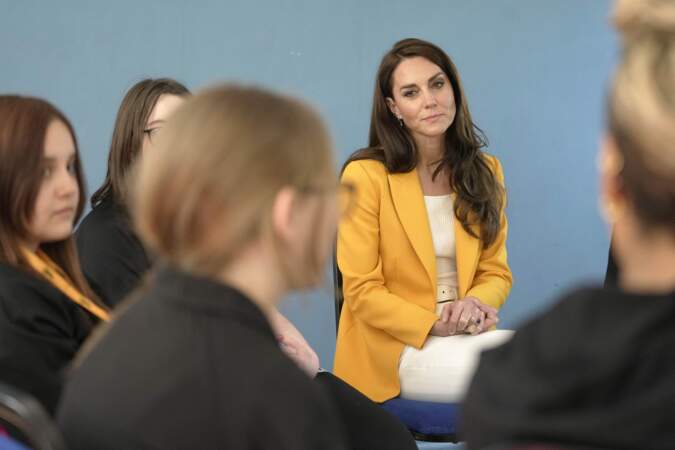 Bienveillante et curieuse d'en savoir plus, Kate Middleton a écouté les témoignages de chacune des jeunes femmes
