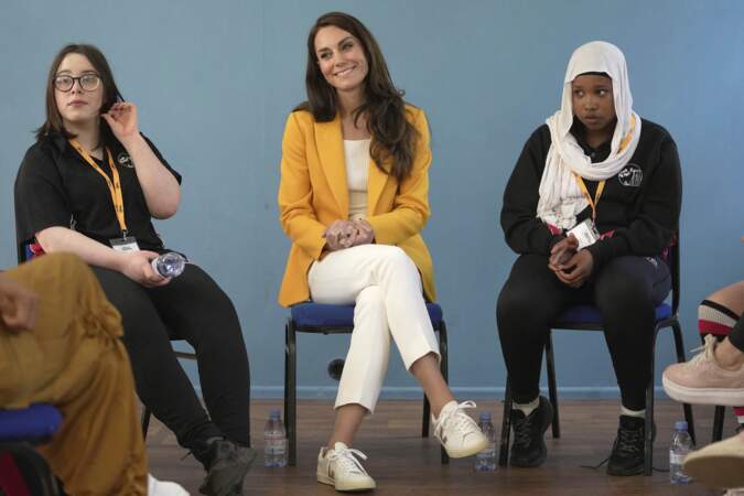 La prochaine héritière de la Couronne britannique s'est assise parmi les jeunes femmes faisant partie de l'association