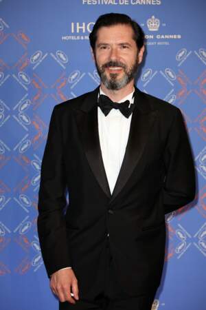 Melvil Poupaud élégant en costume noir et noeud papillon - Montée des marches du film 'Jeanne du Barry' pour la cérémonie d’ouverture du 76ème Festival de Cannes