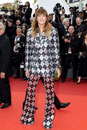 Daphné Bürki et son ensemble de costume à motif au Festival de Cannes, le 16 mai 2023