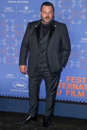 Denis Ménochet en costume trois pièces Dior Men - Montée des marches du film 'Jeanne du Barry' pour la cérémonie d’ouverture du 76ème Festival de Cannes