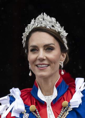 Kate Middleton arbore les couleurs du drapeau appelé l'union Jack au couronnement du roi d'Angleterre à Londres, le 6 mai 2023