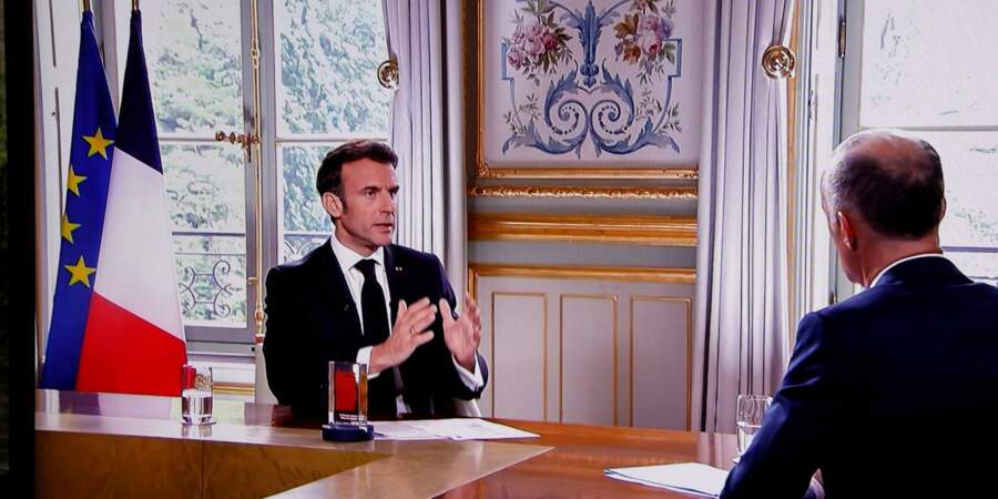 Emmanuel Macron s'adresse aux Français lors du JT de 20H de TF1, le 15 mai 2023