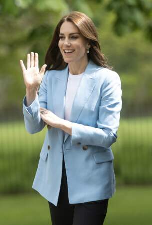 Kate Middleton renoue avec la couleur bleu, le 7 mai 2023