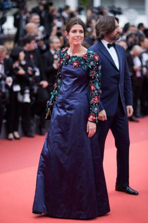 Fidèle à elle-même, Charlotte Casiraghi renoue avec une robe bleu nuit Chanel au Festival de Cannes, le 16 mai 2023